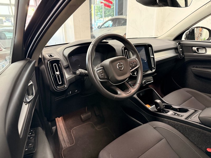 Volvo XC40 2021, foto 5