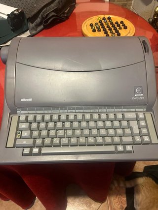 Máquina de escribir Olivetti Dora 201