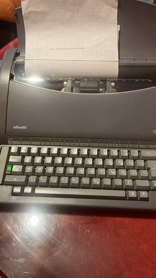 Máquina de escribir Olivetti Dora 201
