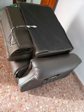 Sillón elevador de piel negro