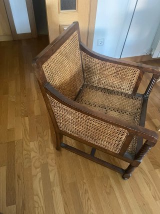 Butaca de ratán y madera
