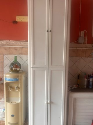 Mueble de aluminio blanco