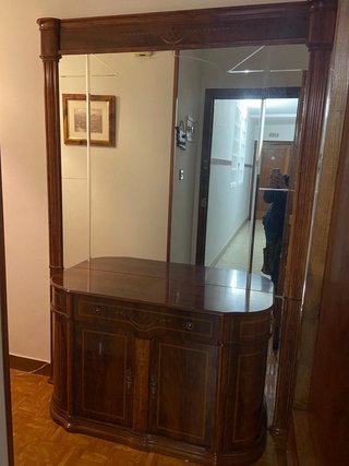 Mueble recibidor clásico con espejo