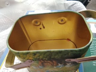 Bonita caja de hojalata antigua infantil