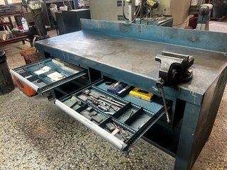 Banco de trabajo con torno 2000x750