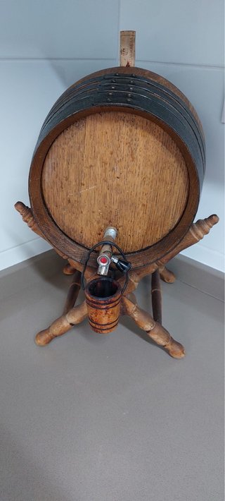 Barril de vino 8L con grifo y soporte