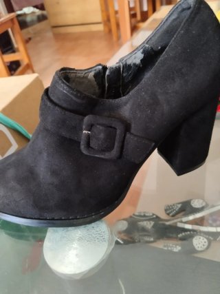 Botines tacón hebilla