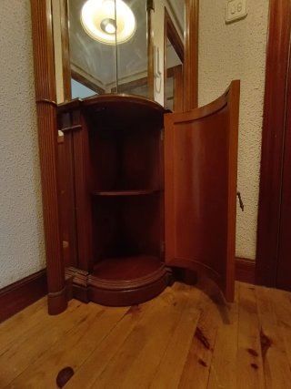 Espejo de madera con cajón