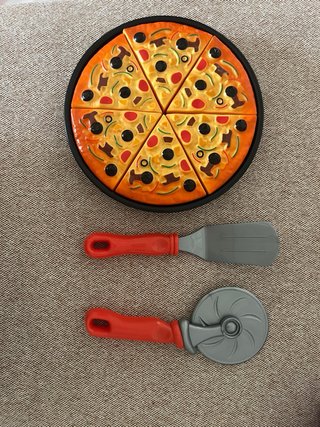 Pizza de juguete con cortador