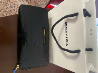 Cartera Bimba y Lola negra efecto piel cocodrilo.