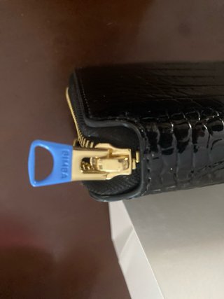 Cartera Bimba y Lola negra efecto piel cocodrilo.