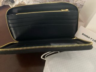 Cartera Bimba y Lola negra efecto piel cocodrilo.
