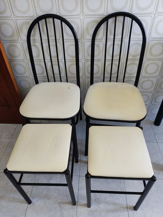 Mesa cocina extensible, con 2 sillas y 2 taburetes