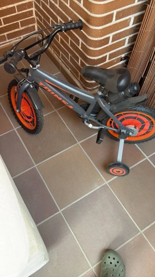 Bicicleta Infantil TOIMSA 4-7 años con ruedines