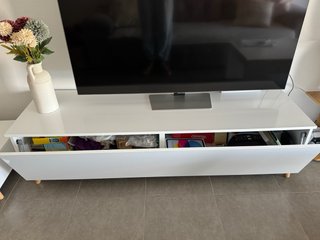 Mueble TV blanco moderno