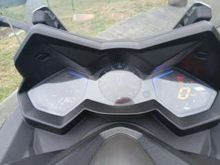 Kymco AK 550 Negro/Dorado
