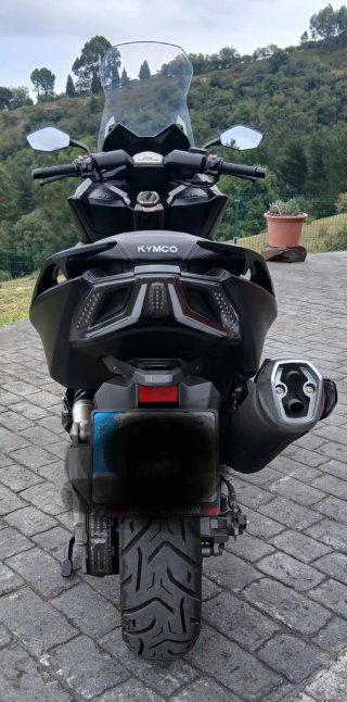 Kymco AK 550 Negro/Dorado