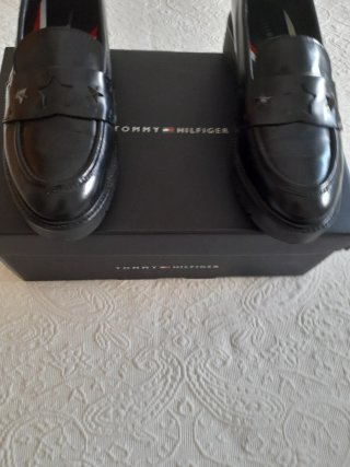 Zapatos Tommy Hilfiger negros con estrellas