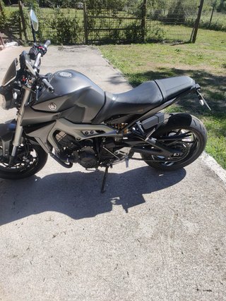 Yamaha MT-09 Gris