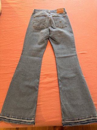 Pantalones Levi's acampanados T. 28