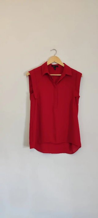 Blusa roja sin mangas talla S