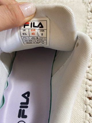 Zapatillas Fila Blancas y Rosas