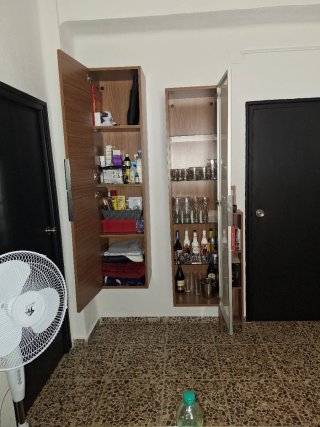 Mueble de salón madera y cristal