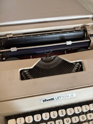 Máquina de escribir Olivetti Lettera 25