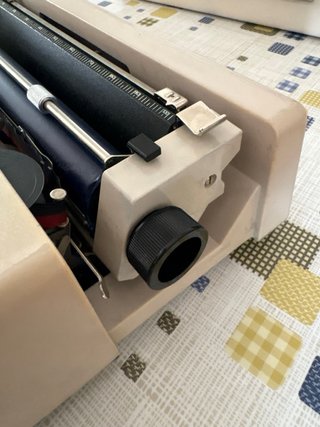 Máquina de escribir Olivetti Lettera 25