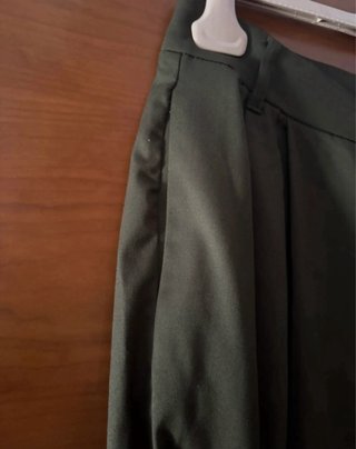Pantalón fluido Zara verde caza