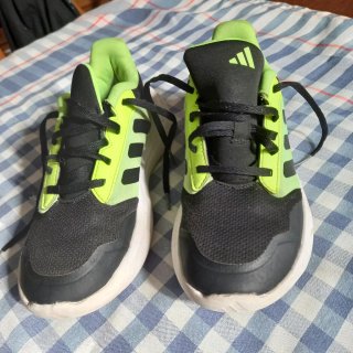 Zapatillas Adidas Negras y Verdes Talla 36
