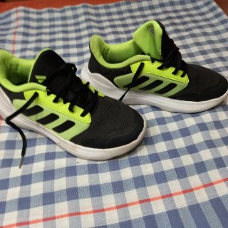 Zapatillas Adidas Negras y Verdes Talla 36