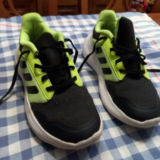 Zapatillas Adidas Negras y Verdes Talla 36