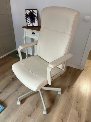 Silla de despacho y mesa elevable