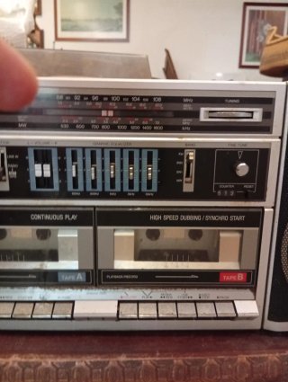 Radio Cassette Sanyo con Altavoces