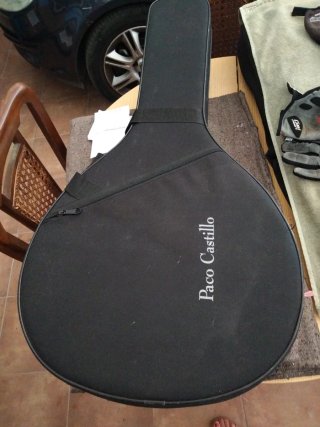 Laúd español con funda Paco Castillo.