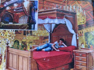 Cama con dosel de madera de castaño
