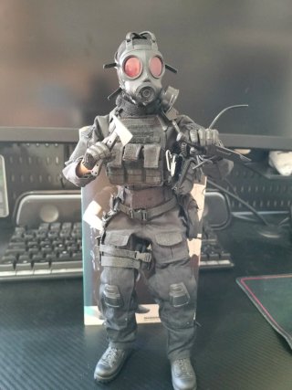 Figura custom Ghost (COD) y Hunk (RE) 2 en 1