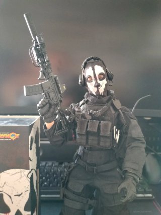 Figura custom Ghost (COD) y Hunk (RE) 2 en 1