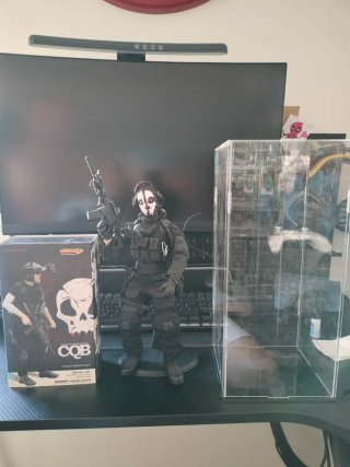 Figura custom Ghost (COD) y Hunk (RE) 2 en 1
