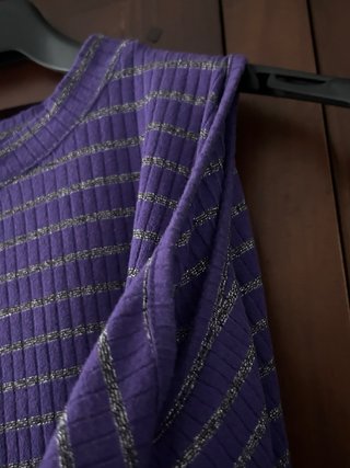 Jersey Noon Rayas Doradas Morado