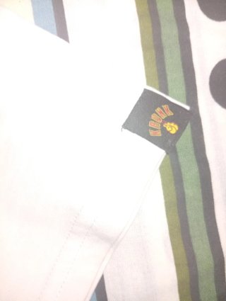 Camiseta Kronk Blanca con Guantes