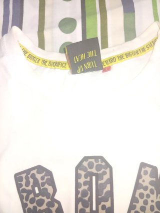 Camiseta Kronk Blanca con Guantes