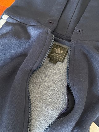 Sudadera Adidas con capucha azul marino