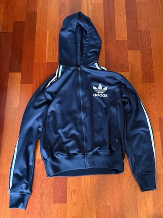Sudadera Adidas con capucha azul marino