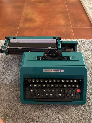 Máquina de escribir Olivetti Studio 45