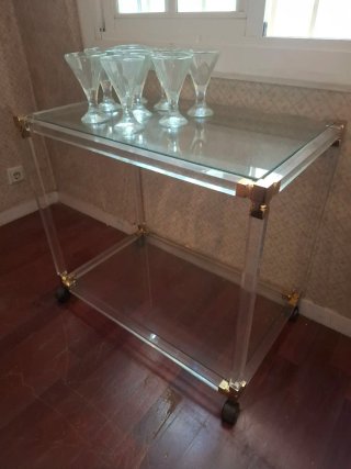 Mesa camarera acrílico y metal dorado