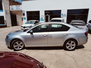 Skoda Octavia 2.0TDI DSG - ETIQUETA B