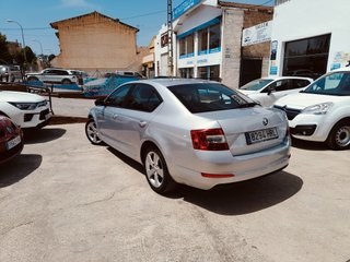 Skoda Octavia 2.0TDI DSG - ETIQUETA B