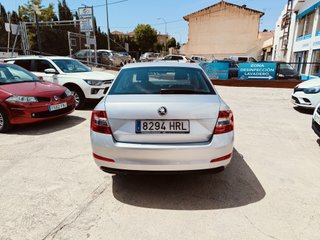 Skoda Octavia 2.0TDI DSG - ETIQUETA B